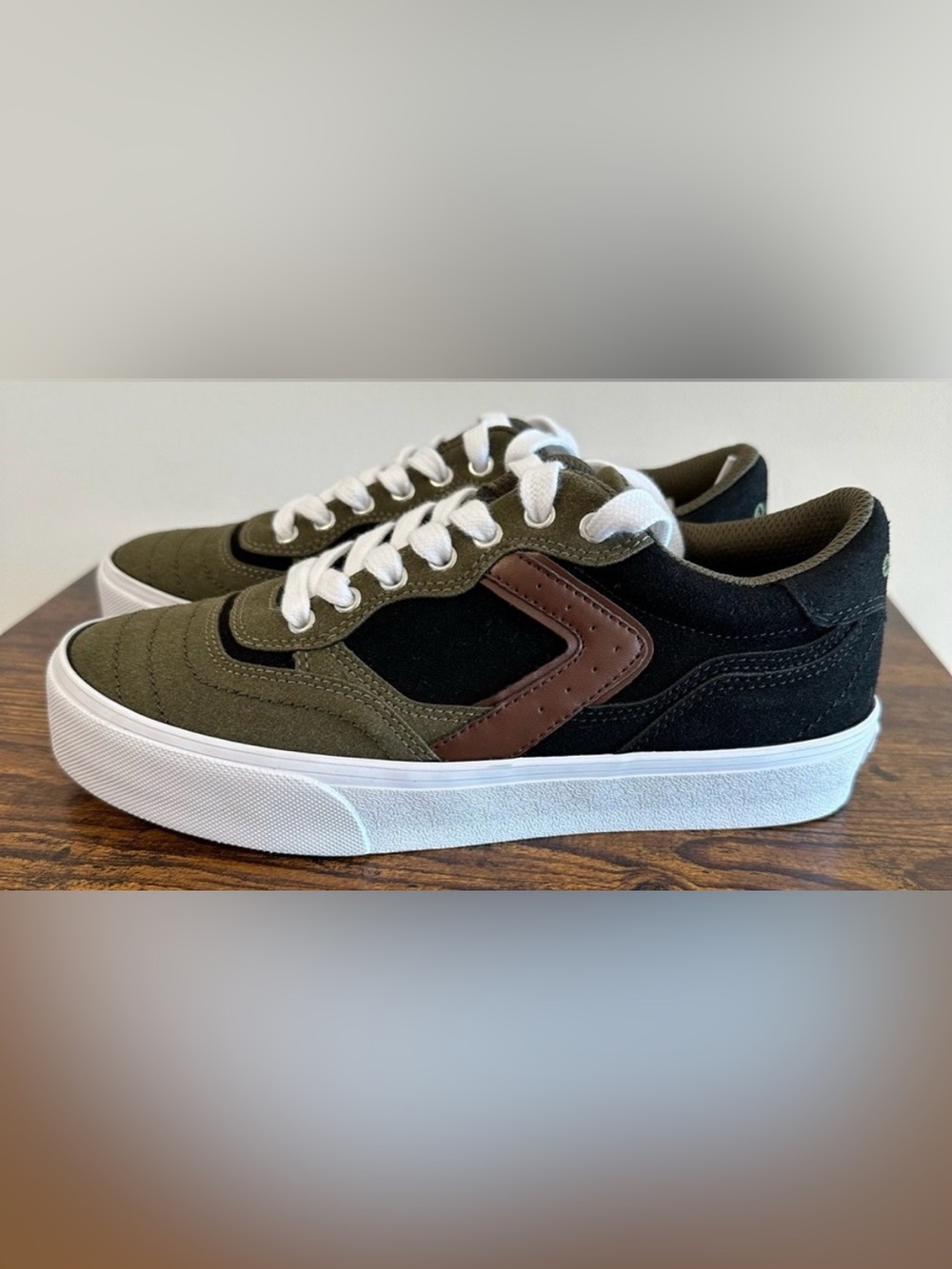 Airwalk Boys Harley Olive/Rust/Black Sneakers NWT Size Big Boys 4